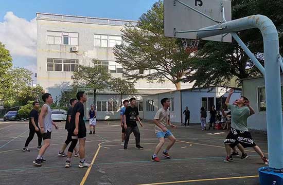 珠海林顺自动化公司，组织烧烤及篮球比赛活动